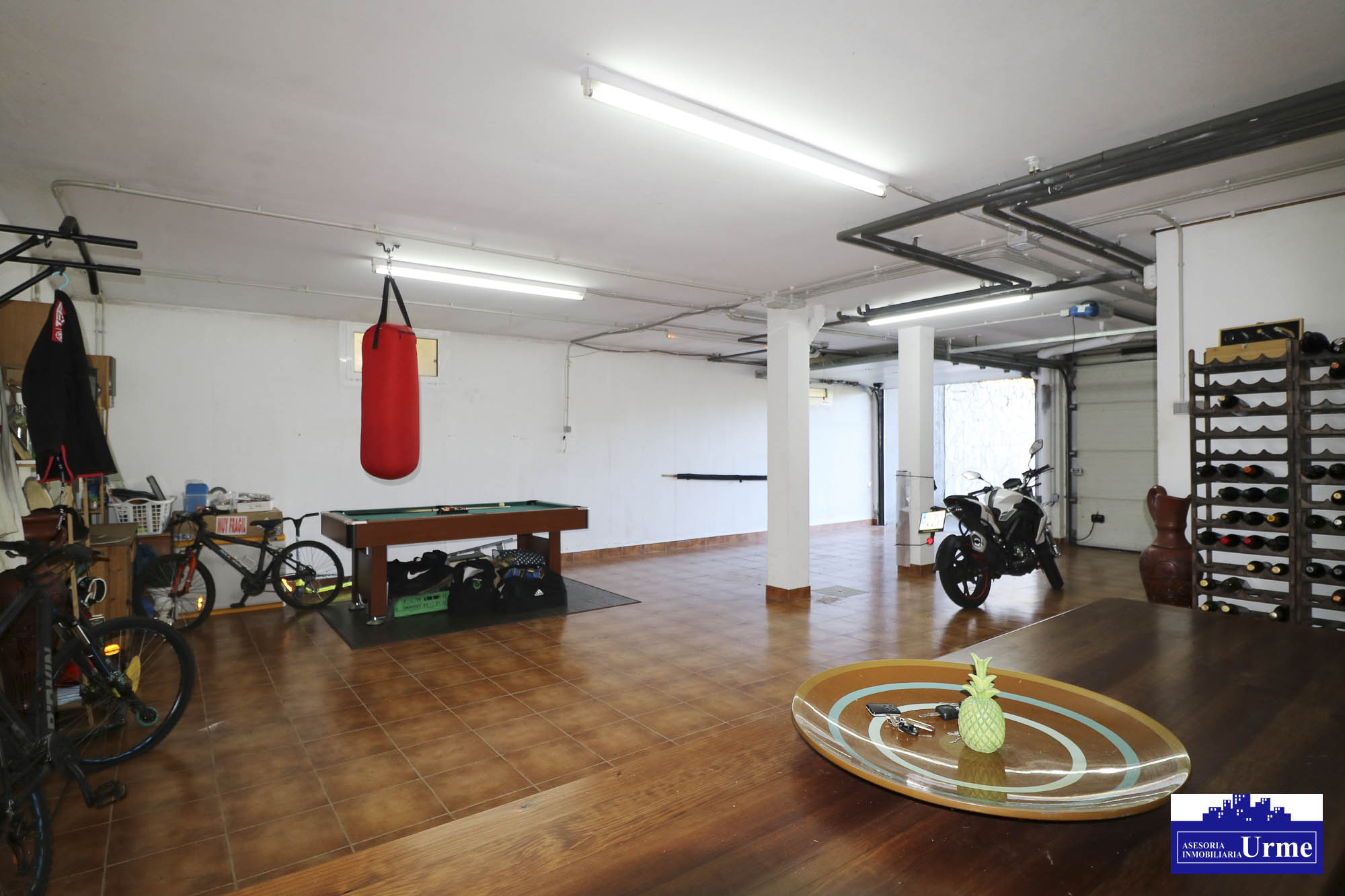 Espectacular villa con piscina en zona tranquila a pocos minutos de Irún. Infórmate!!