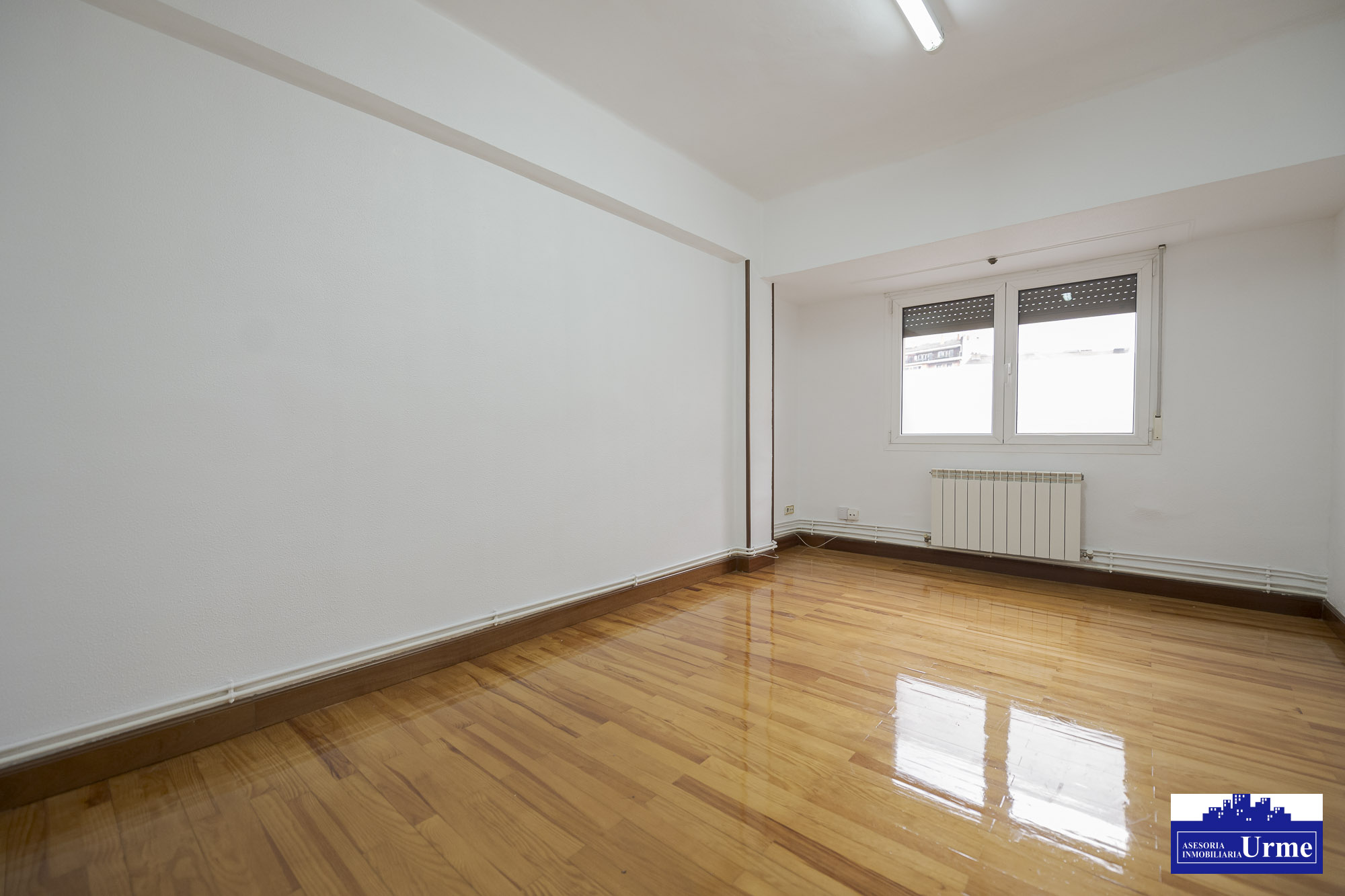 Vivienda centrica con Vistas despejadas y junto al ayuntamiento.78m2, 3 habitaciones, salon cocina, baño + aseo independiente. Informate. Vivienda centrica con Vistas despejadas y junto al ayuntamiento.78m2, 3 habitaciones, salon cocina, baño + aseo independiente. Informate.