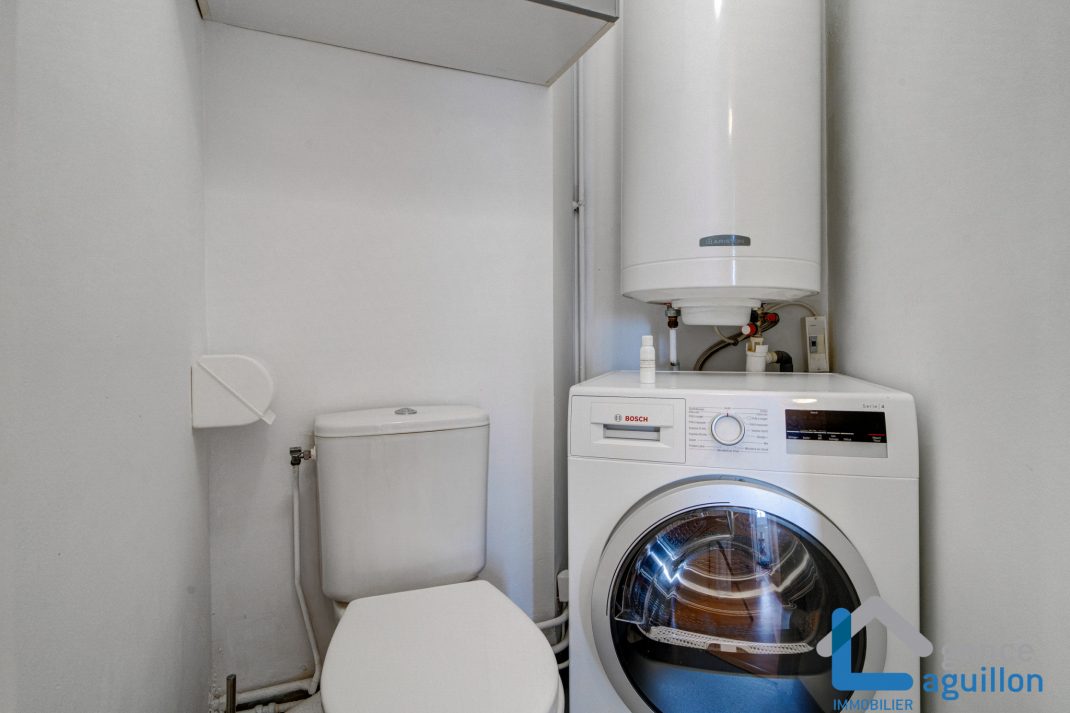 Frente el mar, primerísima linea de playa, vistas y sol!!Ubicado en una 5 planta con ascensor, apartamento con amplia terraza y vistas maravillosas...