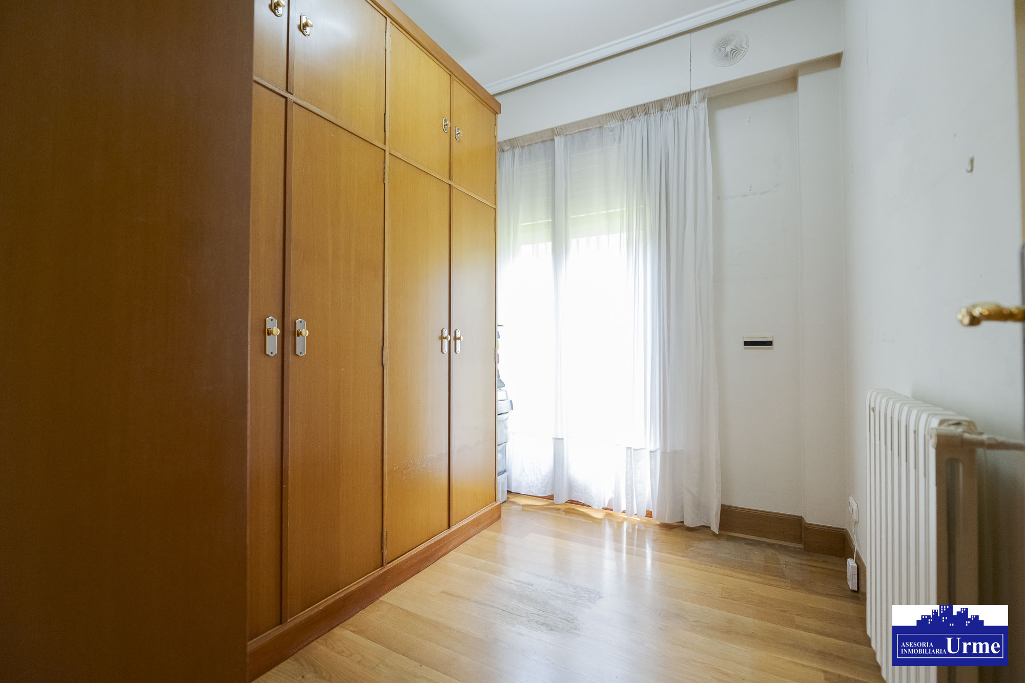 Magnifica vivienda en comunidad de 3 vecinos.110m2, 4 habitaciones, salon,cocina,2 baños,balcon.Garaje doble. Jardin comunitario.Ubicacion excepcional! Magnifica vivienda en comunidad de 3 vecinos.110m2, 4 habitaciones, salon,cocina,2 baños,balcon.Garaje doble. Jardin comunitario.Ubicacion excepcional!