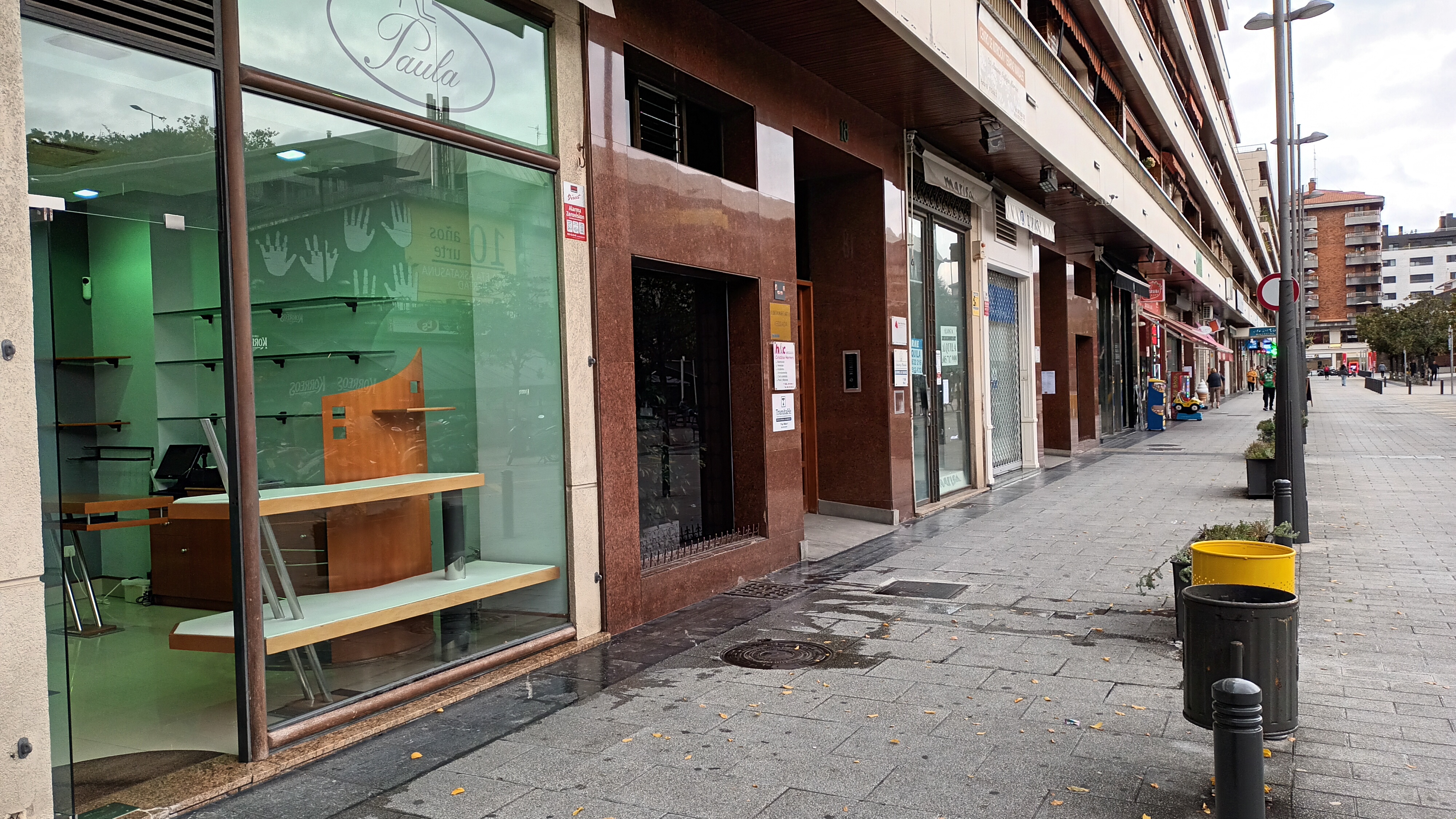 En venta y en alquiler. Luis Mariano caprichoso local. Ultima actividad durante 30 años,zapateria y complementos.