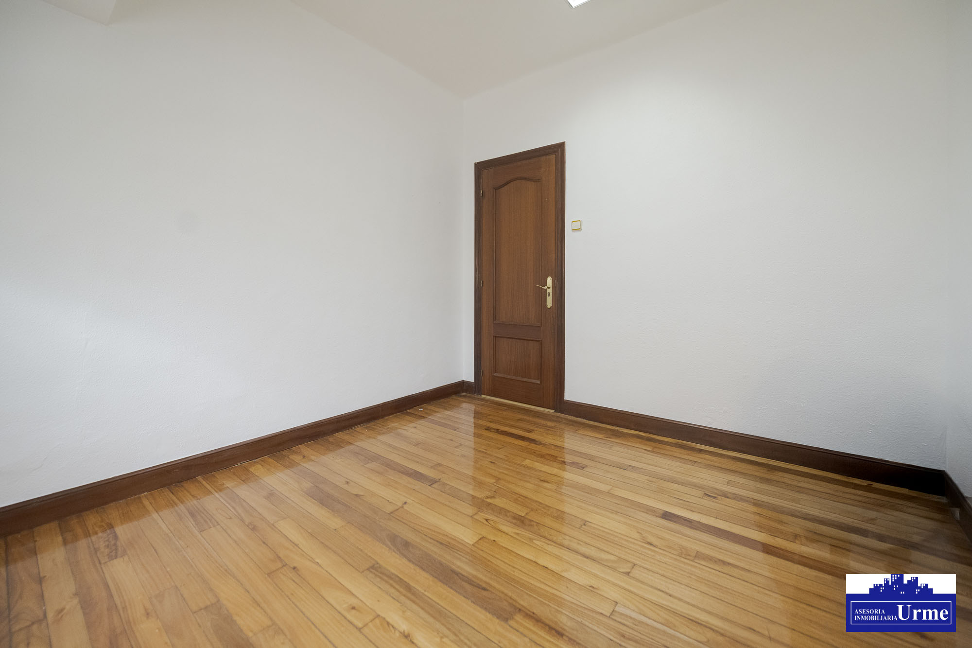Vivienda centrica con Vistas despejadas y junto al ayuntamiento.78m2, 3 habitaciones, salon cocina, baño + aseo independiente. Informate. Vivienda centrica con Vistas despejadas y junto al ayuntamiento.78m2, 3 habitaciones, salon cocina, baño + aseo independiente. Informate.