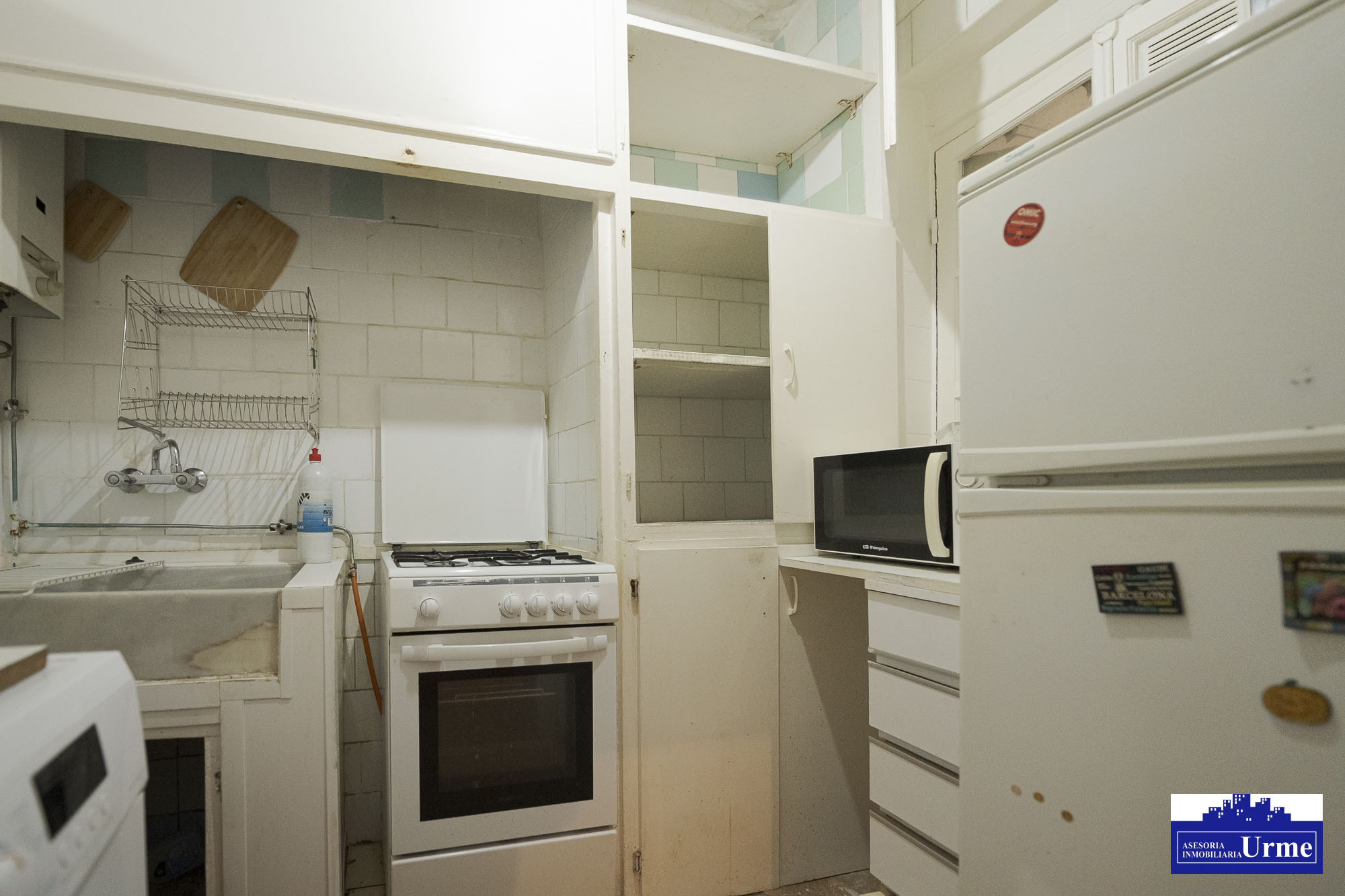 En plaza pio XII, a reformar totalmente! fachada y tejado realizados.53m2, actualmente 2 habitaciones, sala, cocina y baño. Informate!