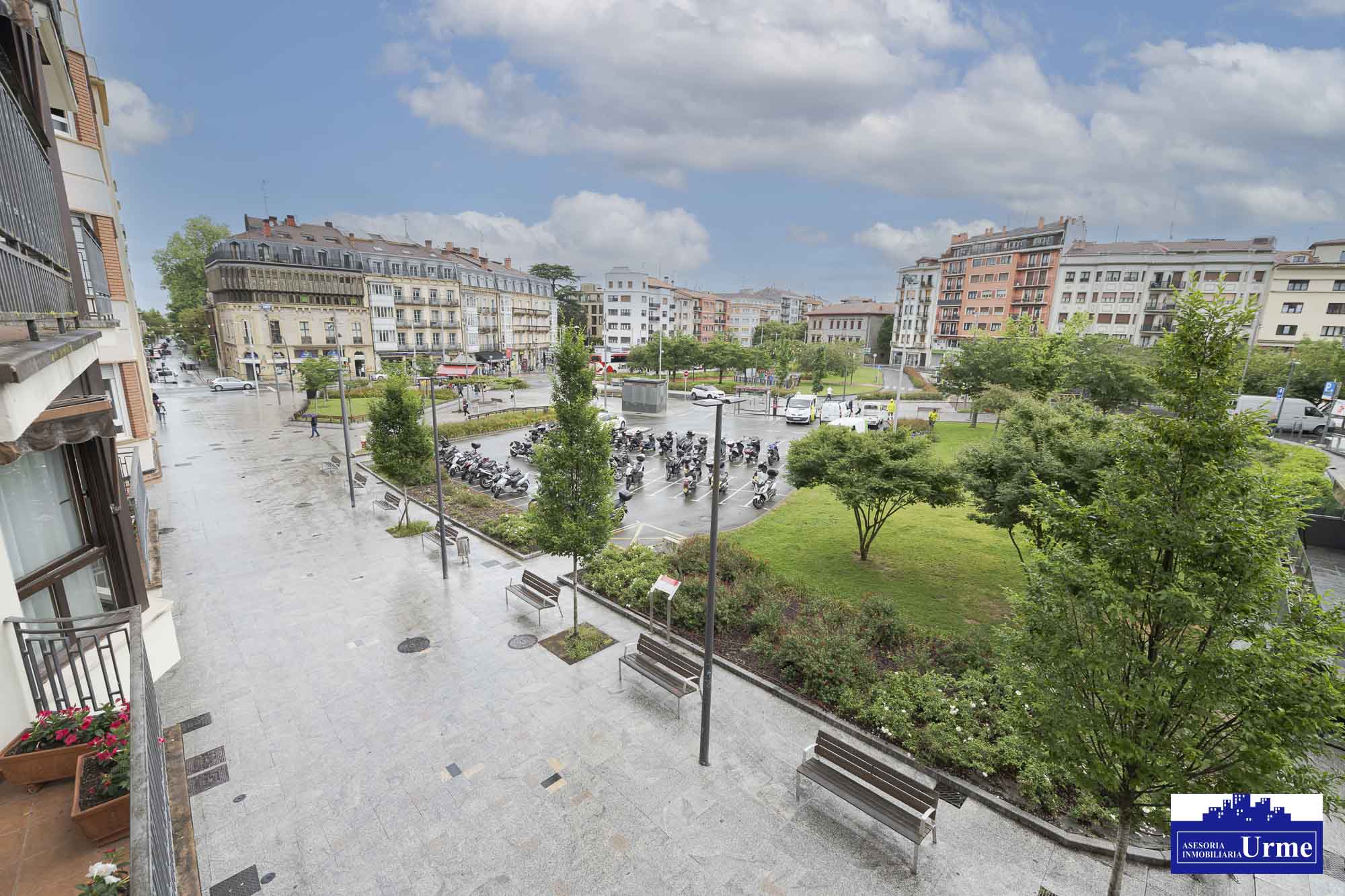 Vivienda centrica con Vistas despejadas y junto al ayuntamiento.78m2, 3 habitaciones, salon cocina, baño + aseo independiente. Informate. Vivienda centrica con Vistas despejadas y junto al ayuntamiento.78m2, 3 habitaciones, salon cocina, baño + aseo independiente. Informate.