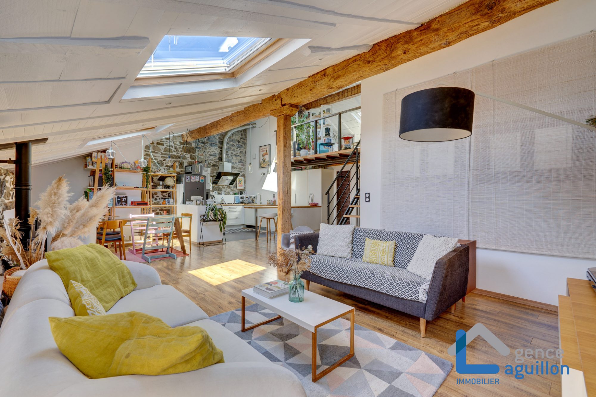 En Puerto Kaneta, a tan solo 100metros de la Bahia, duplex de 126m2, estilo moderno y rustico, vigas aparentes, piedra y mucha luz natural. Te encantara!!!! En Puerto Kaneta, a tan solo 100metros de la Bahia, duplex de 126m2, estilo moderno y rustico, vigas aparentes, piedra y mucha luz natural. Te encantara!!!!