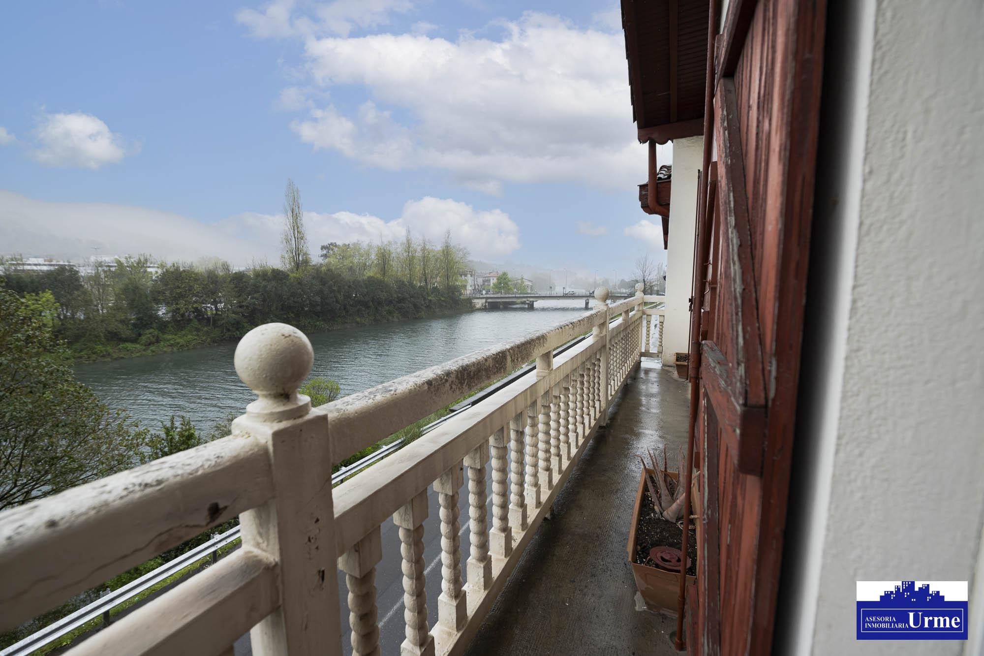 En Biriatou a posos pasos de la frontera de Behobia, vivienda en una 2º y ultima planta, con encanto y a un precio correcto!!