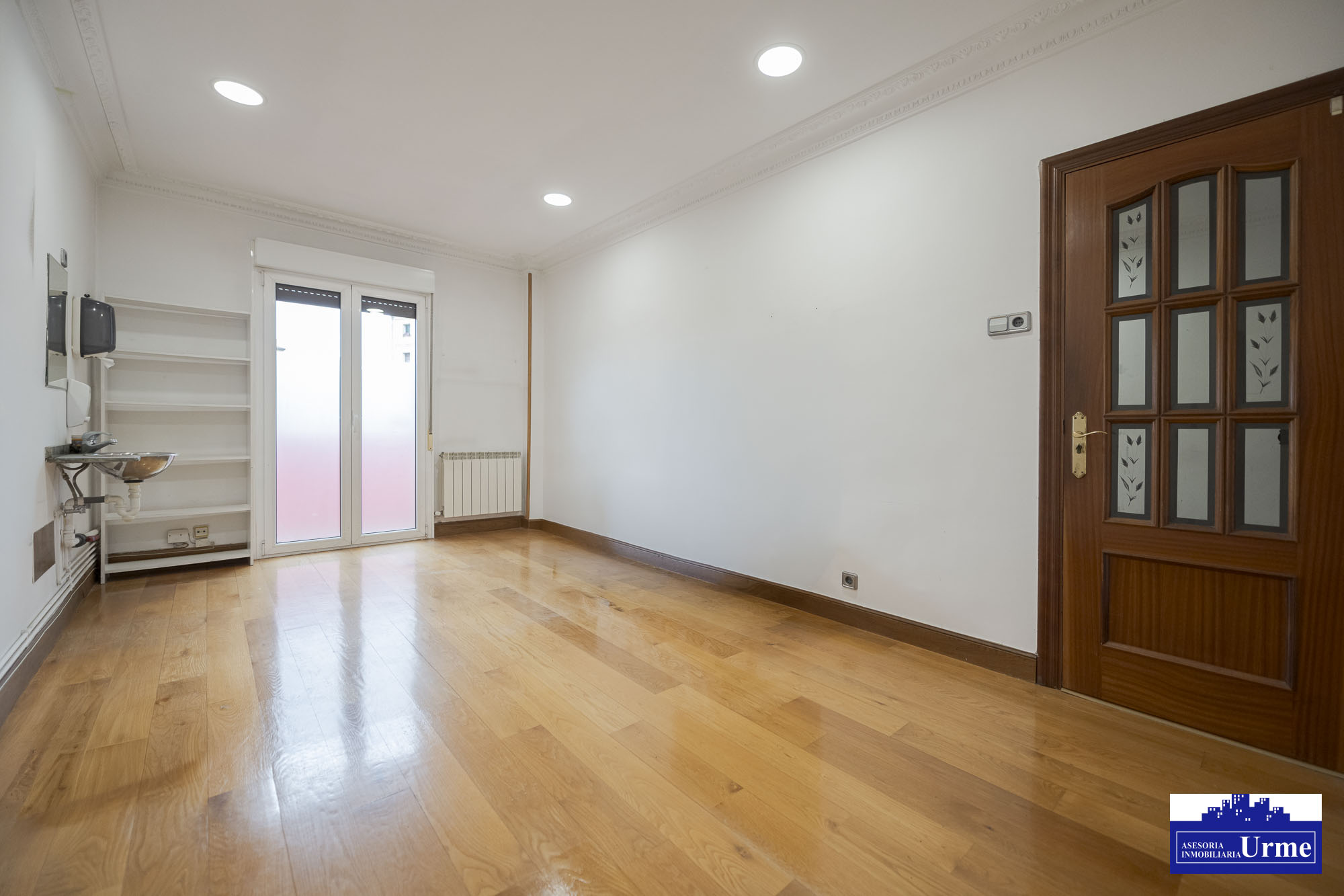 Vivienda centrica con Vistas despejadas y junto al ayuntamiento.78m2, 3 habitaciones, salon cocina, baño + aseo independiente. Informate. Vivienda centrica con Vistas despejadas y junto al ayuntamiento.78m2, 3 habitaciones, salon cocina, baño + aseo independiente. Informate.