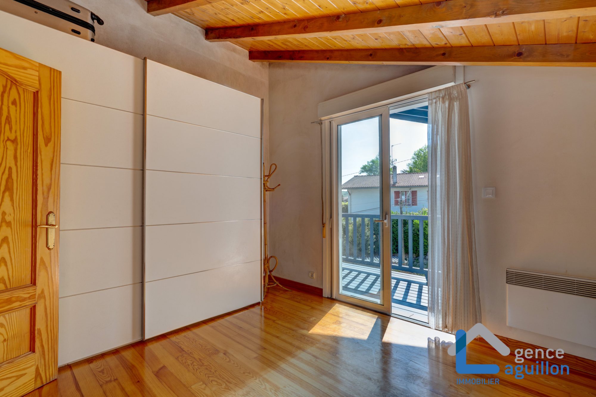 En Behobie, villita con terraza, garaje y parking.2 habitaciones, salon, cocina equipada , baño y toilette. Zona tranquila junto a la iglesia y fronton. Muy cerquita frontera! En Behobie, villita con terraza, garaje y parking.2 habitaciones, salon, cocina equipada , baño y toilette. Zona tranquila junto a la iglesia y fronton. Muy cerquita frontera!