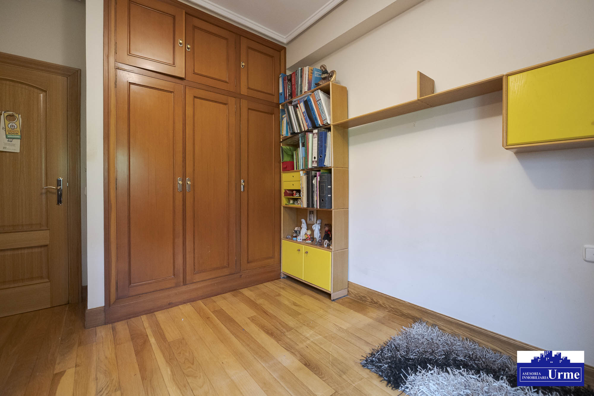 Magnifica vivienda en comunidad de 3 vecinos.110m2, 4 habitaciones, salon,cocina,2 baños,balcon.Garaje doble. Jardin comunitario.Ubicacion excepcional! Magnifica vivienda en comunidad de 3 vecinos.110m2, 4 habitaciones, salon,cocina,2 baños,balcon.Garaje doble. Jardin comunitario.Ubicacion excepcional!