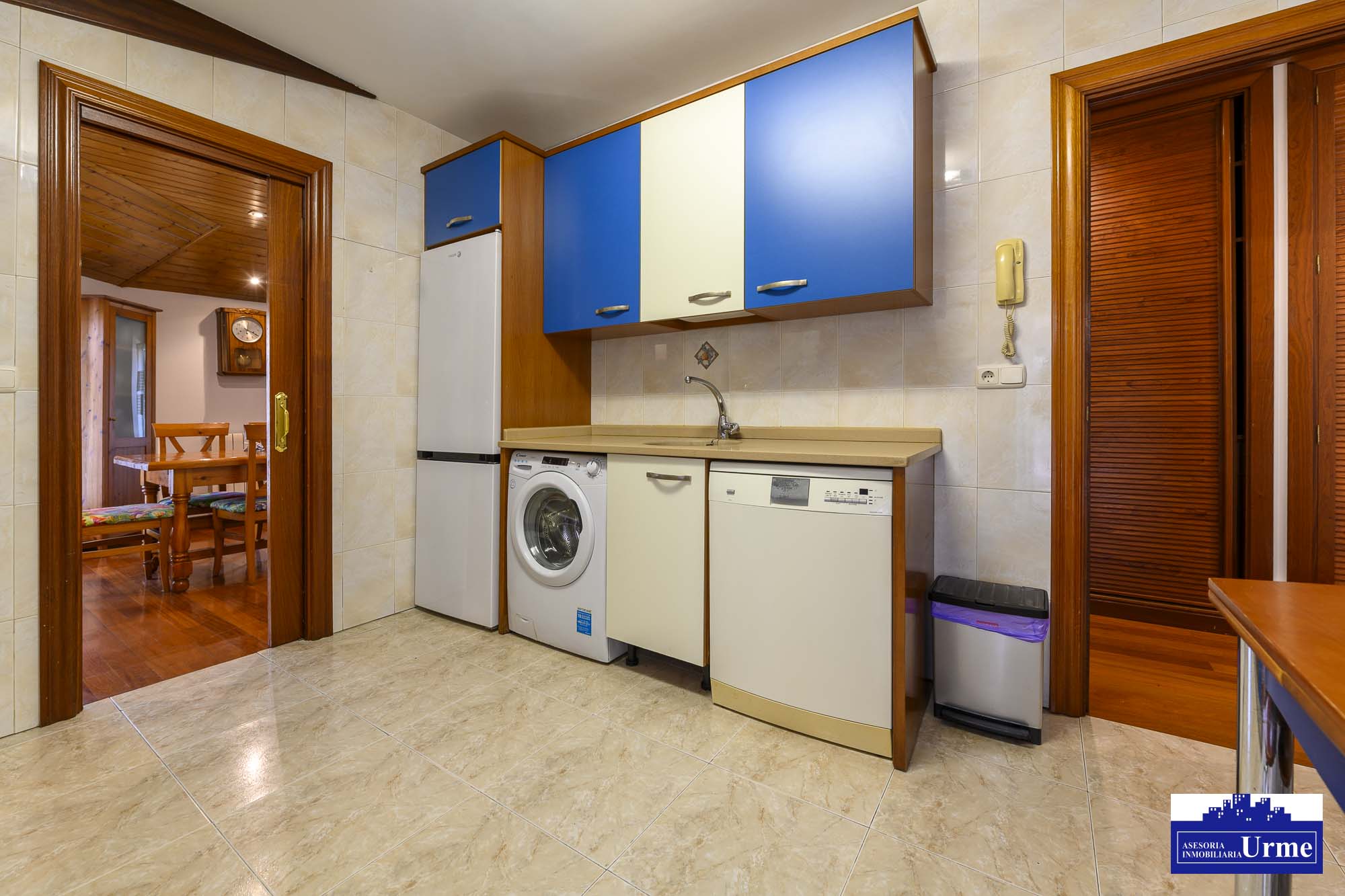 En Paseo Colon, ubicado en una 4º y ultima planta, con ascensor,75m2 utiles, cocina equipada, 2 habitaciones, dos baños, salon majo con 3 balcones. Impecable!!Para entrar a vivir!!! En Paseo Colon, ubicado en una 4º y ultima planta, con ascensor,75m2 utiles, cocina equipada, 2 habitaciones, dos baños, salon majo con 3 balcones. Impecable!!Para entrar a vivir!!!