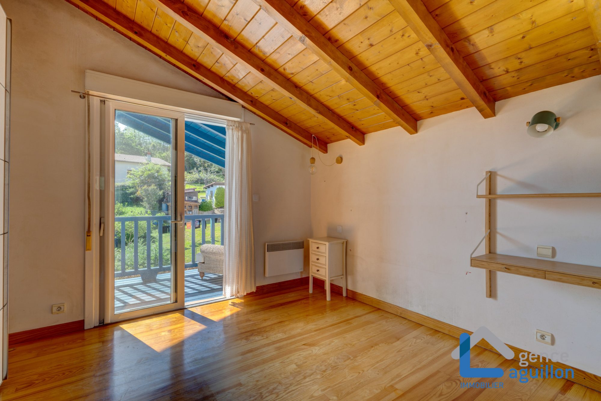 En Behobie, villita con terraza, garaje y parking.2 habitaciones, salon, cocina equipada , baño y toilette. Zona tranquila junto a la iglesia y fronton. Muy cerquita frontera! En Behobie, villita con terraza, garaje y parking.2 habitaciones, salon, cocina equipada , baño y toilette. Zona tranquila junto a la iglesia y fronton. Muy cerquita frontera!