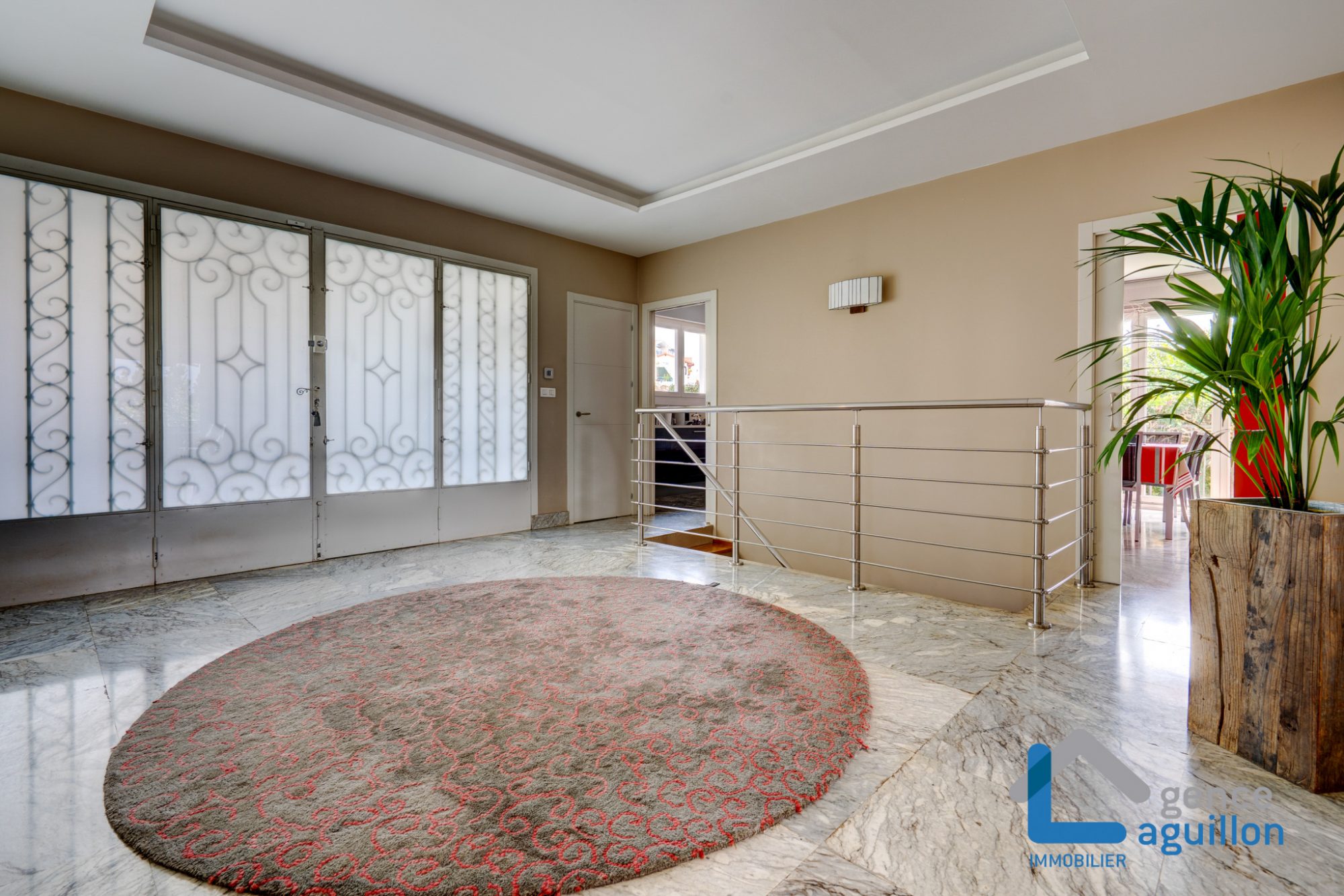 IMPRESIONANTES vistas a Fuenterrabia y bahia de Txingudy!Villa individual con piscina climatizada en parcela de 1810m2.Tes sorprendera!!! 