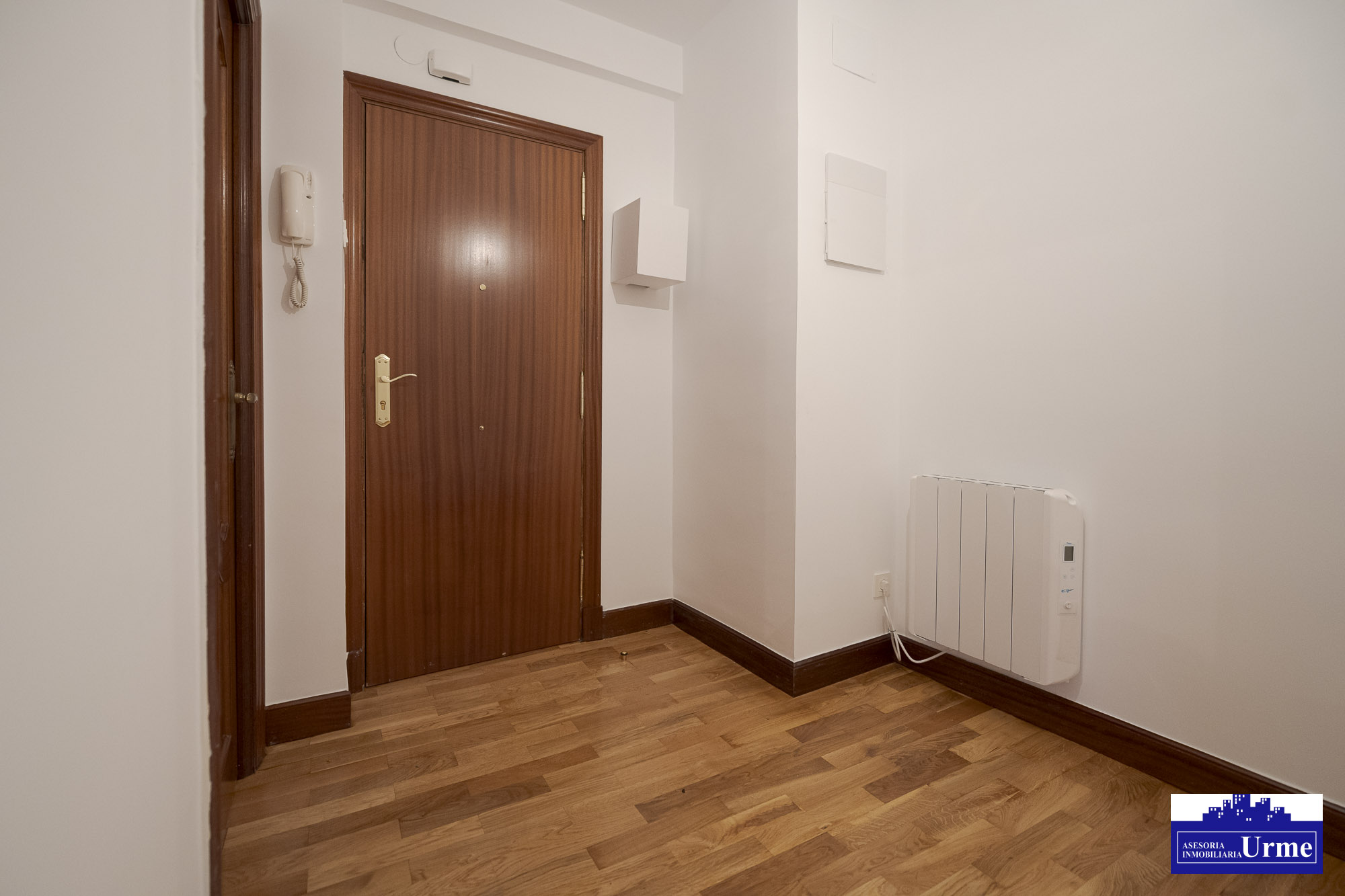 Ubicación ideal, en el centro frente al Mendibil, 2 habitaciones (posibilidad 3)gran salón, cocina a equipada y baño con ducha. A estrenar! infórmate Ubicación ideal, en el centro frente al Mendibil, 2 habitaciones (posibilidad 3)gran salón, cocina a equipada y baño con ducha. A estrenar! infórmate