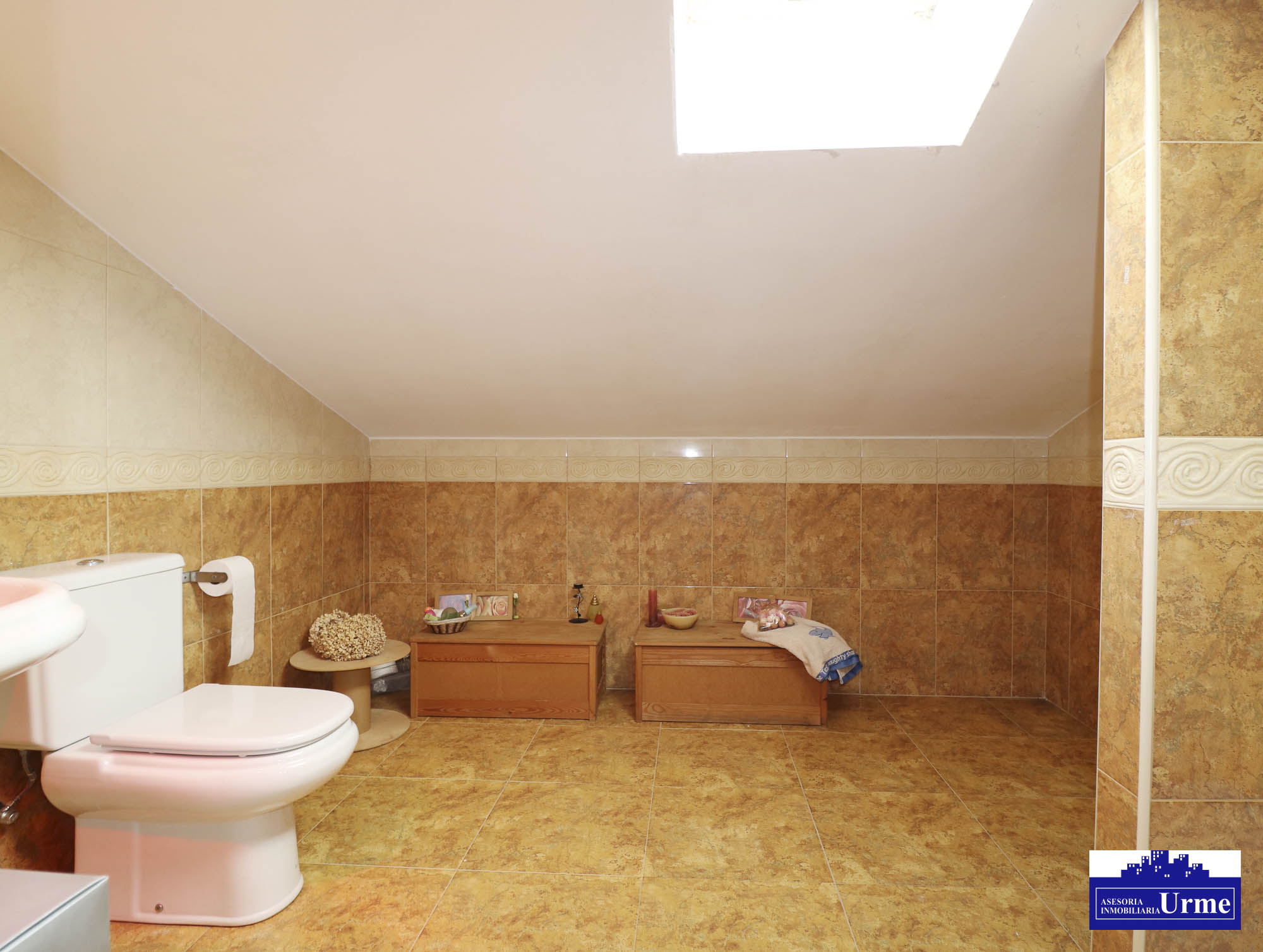 Espectacular villa con piscina en zona tranquila a pocos minutos de Irún. Infórmate!!