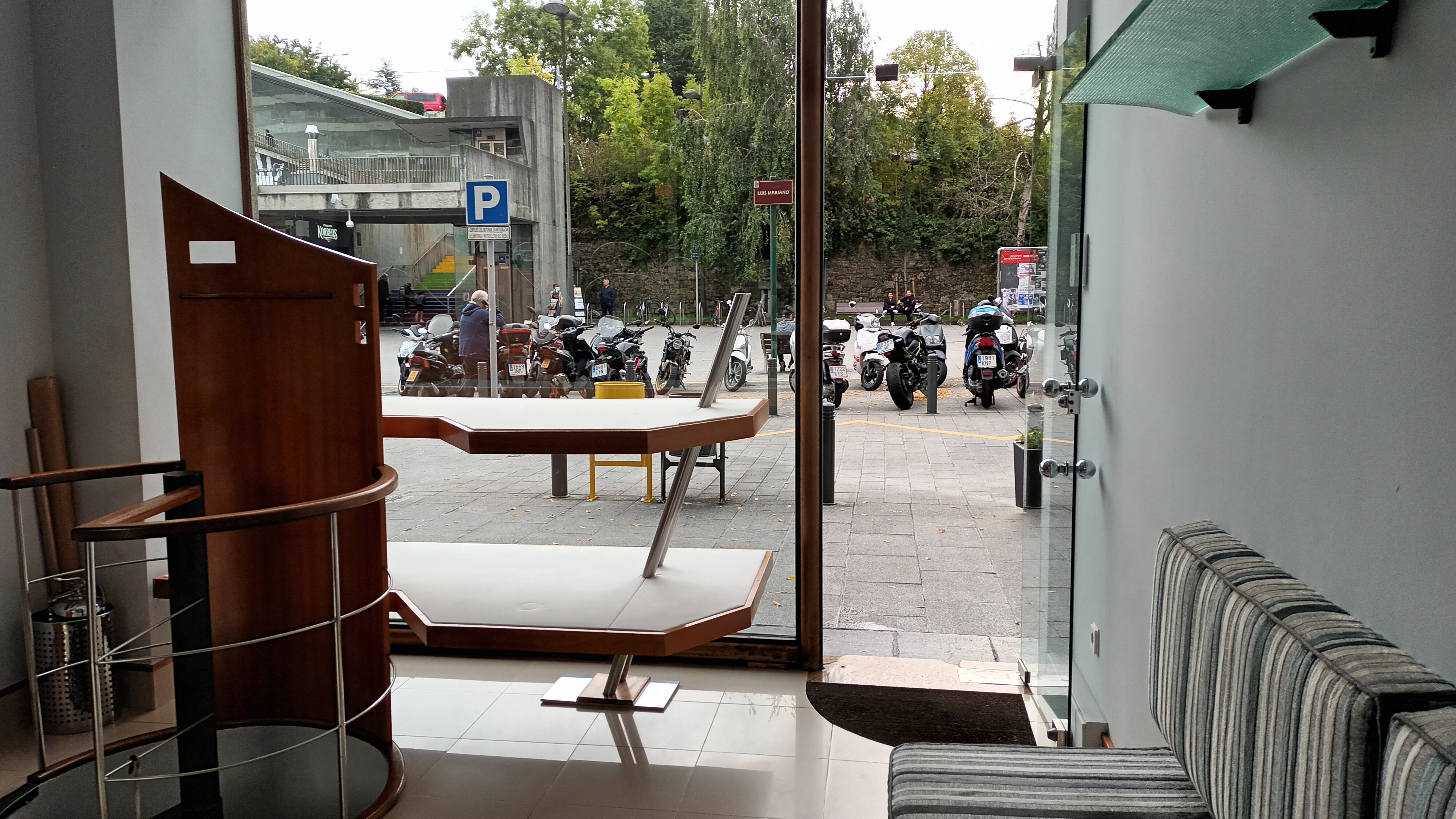 En venta y en alquiler. Luis Mariano caprichoso local. Ultima actividad durante 30 años,zapateria y complementos.