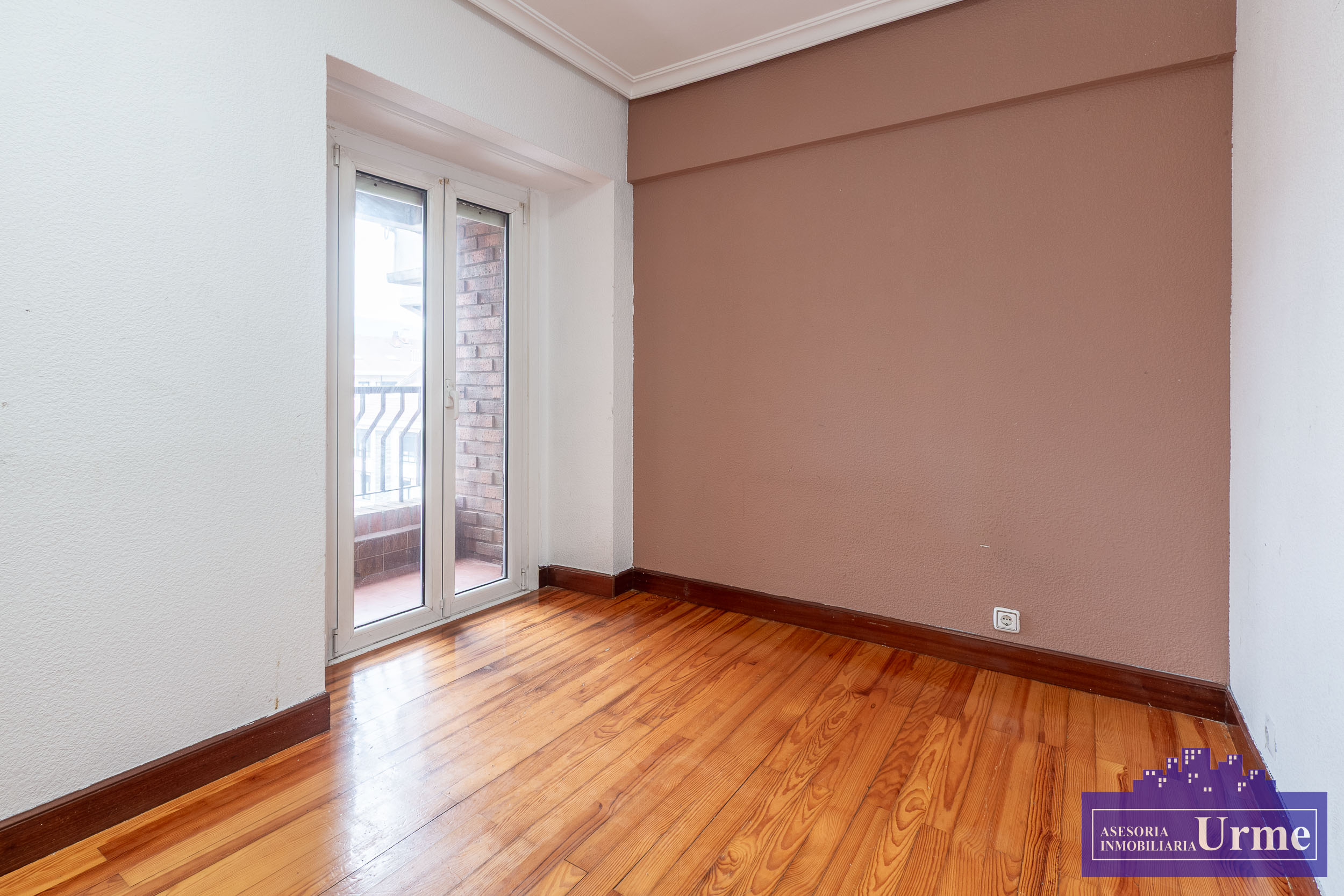 Zona Anzaran, ultima planta, vivienda de 90m2 útiles con terraza, exterior, 3 habitaciones, 2 baños, salón majo cuadrado, cocina equipada. Infórmate!!!!