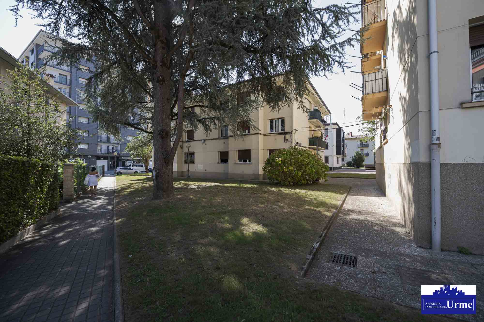 En Vega de Eguskiza, vivienda agradable ubicada en una planta baja,exterior.2 habitaciones, salon cocina y baño.